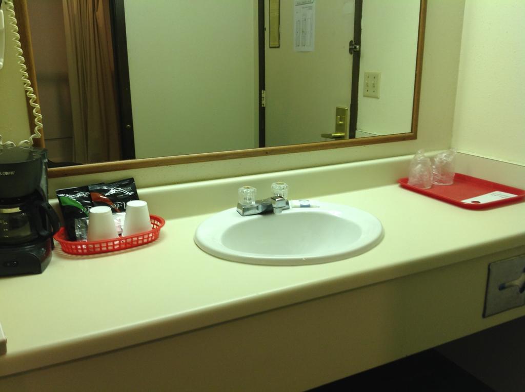 Scottish Inn And Suites Tomball Habitación foto
